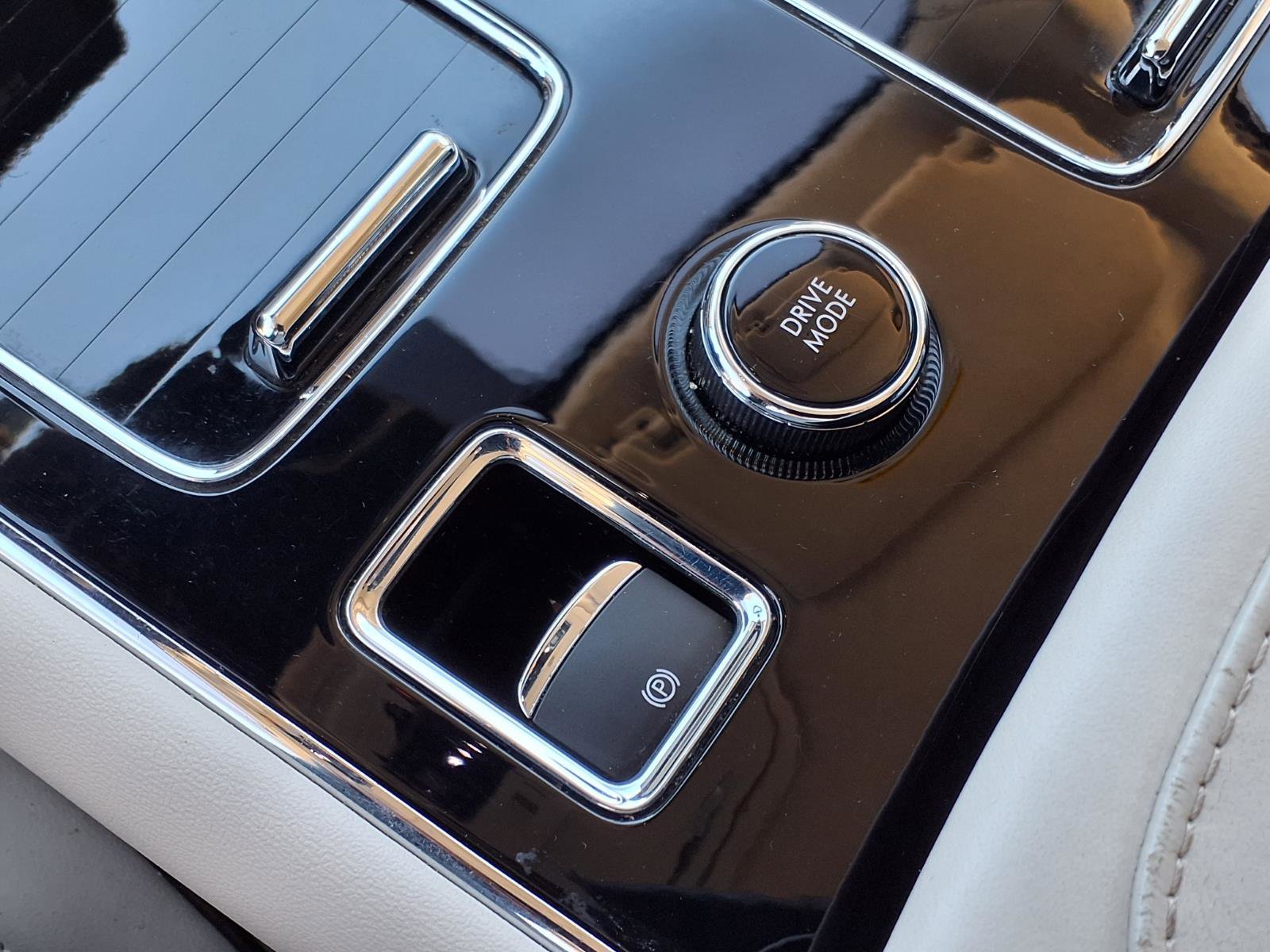 Used 2023 Lincoln Aviator Black Label w/ Class IV Trailer Tow Package AWD/4WD image 23