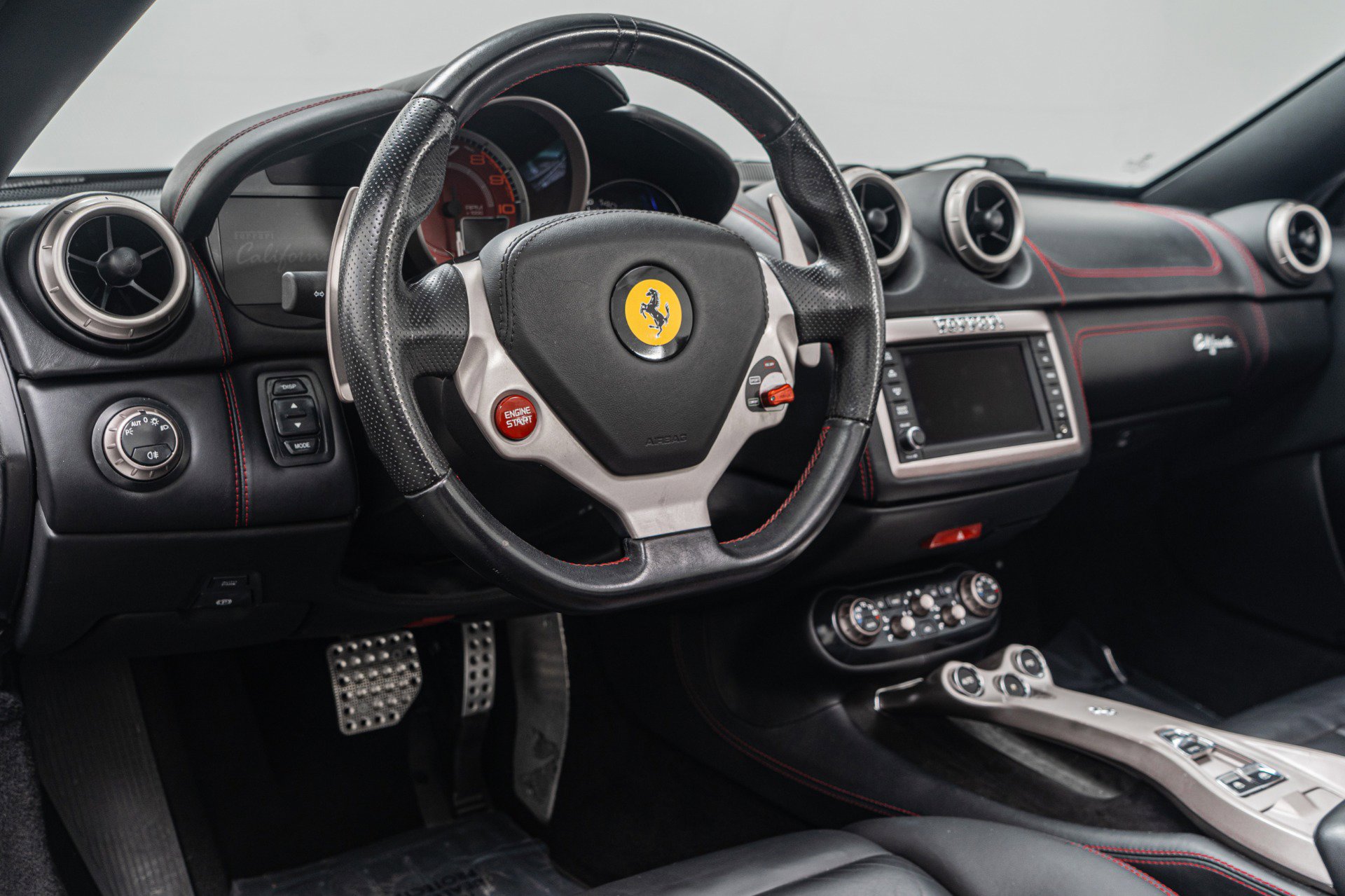 Used 2013 Ferrari California image 13