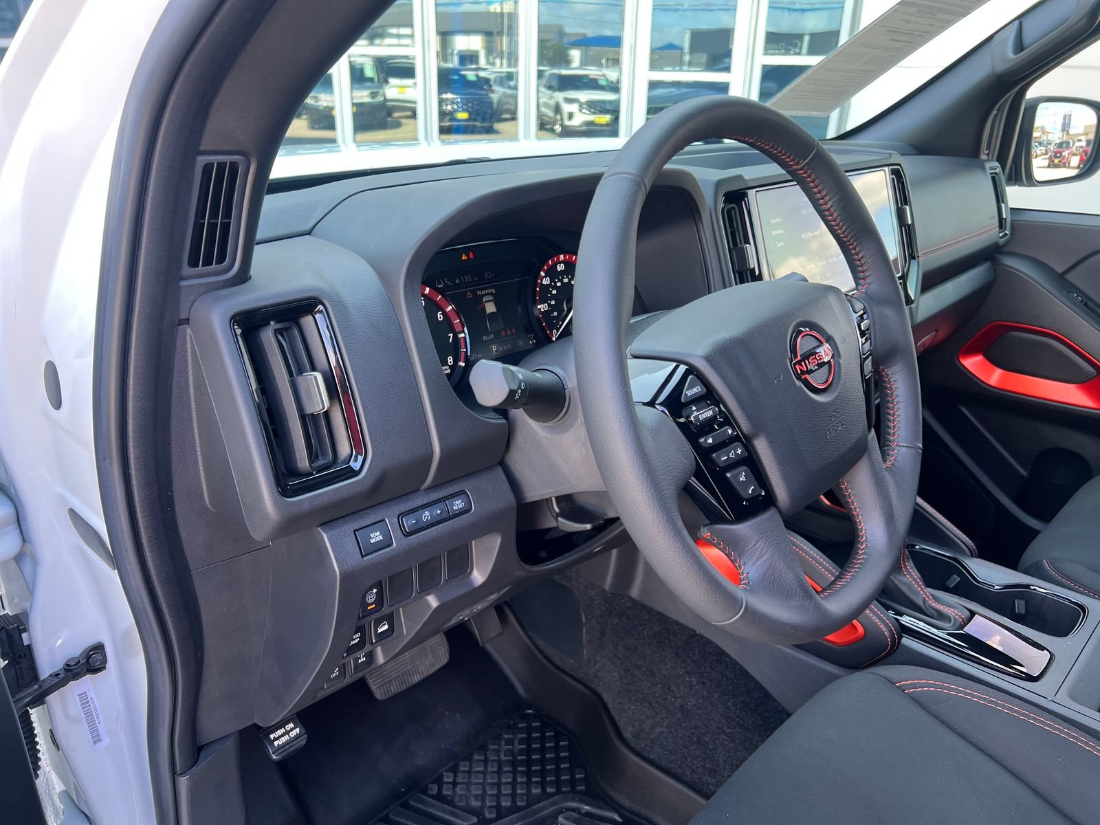 Used 2025 Nissan Frontier PRO-4X AWD/4WD image 32