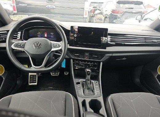 Used 2025 Volkswagen Jetta Sport FWD image 2