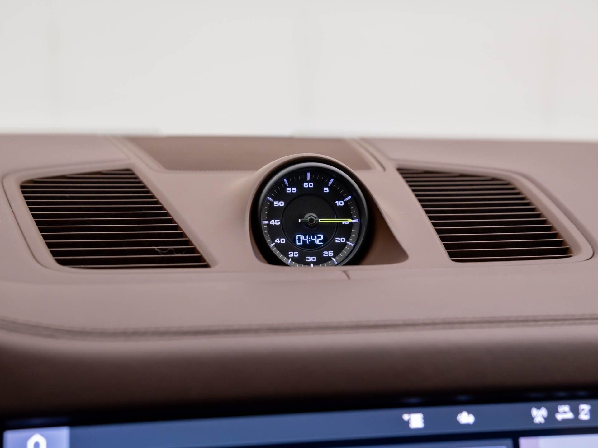 Used 2021 Porsche Cayenne Turbo S image 27