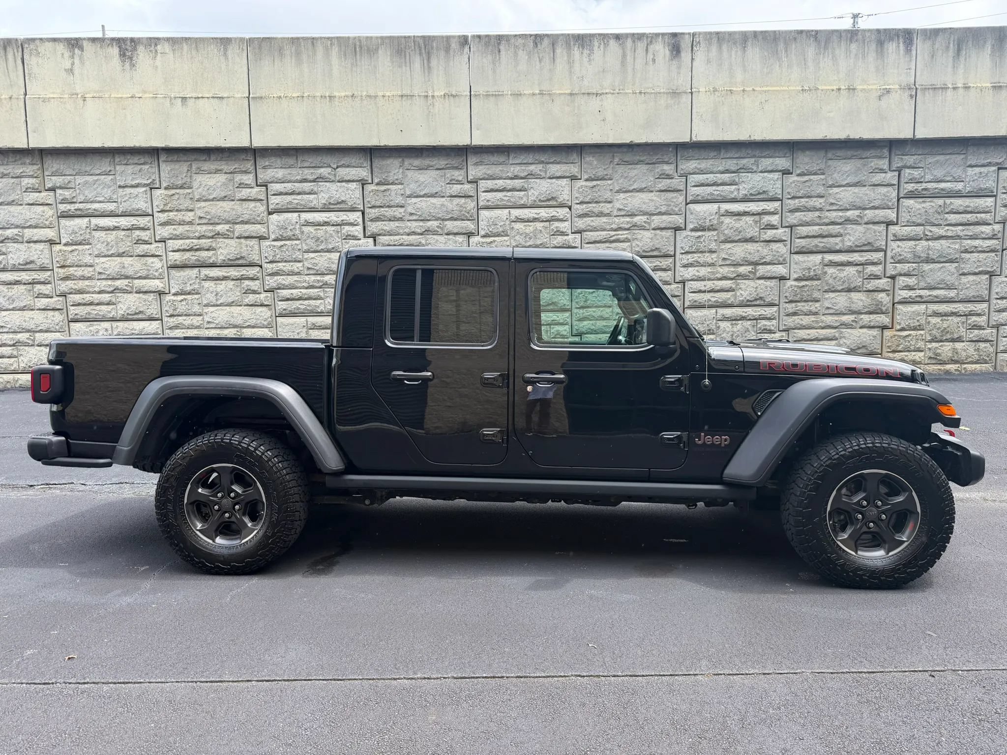 Used 2023 Jeep Gladiator Rubicon w/ Cold Weather Group AWD/4WD image 6