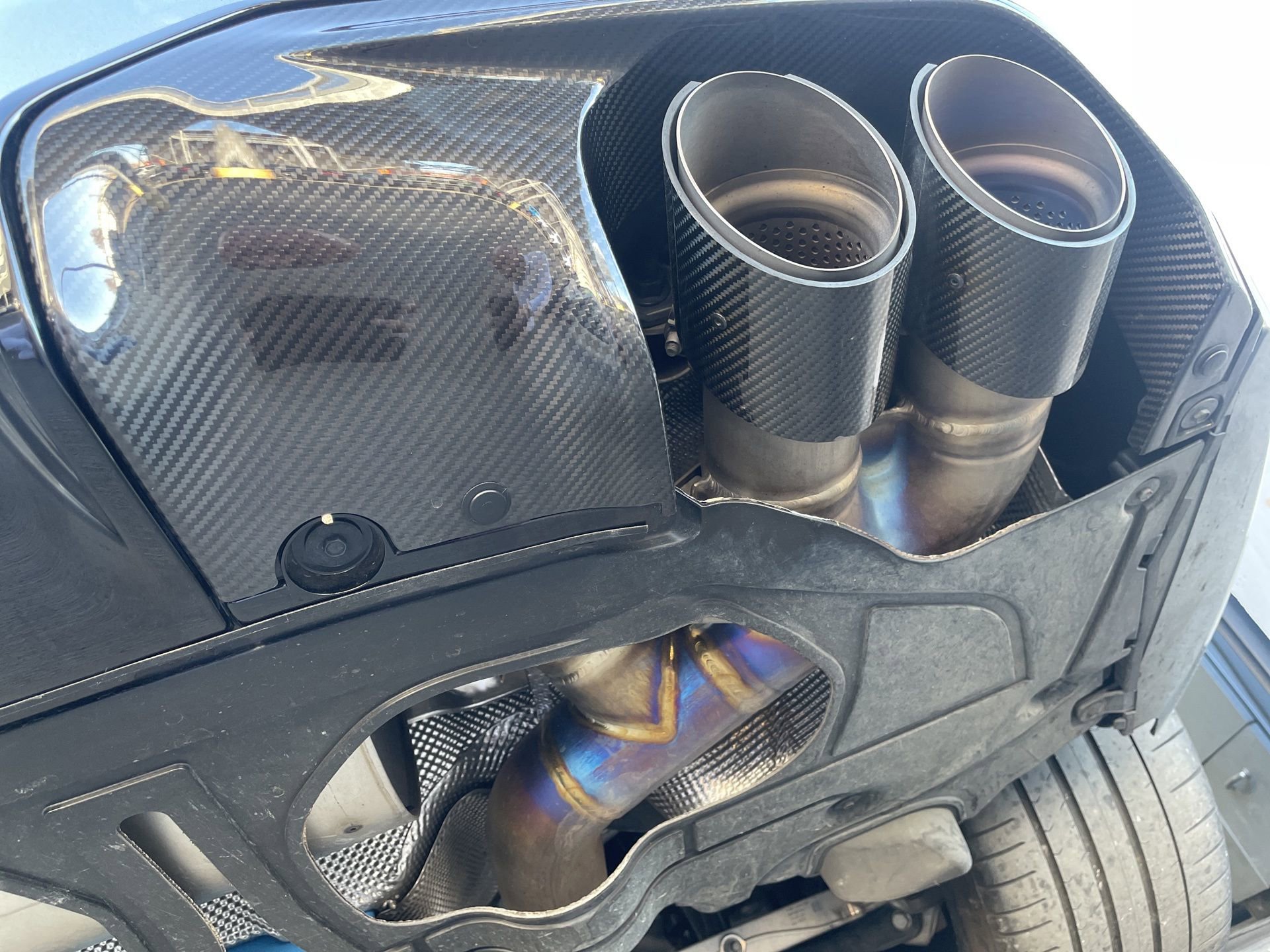 Used 2023 BMW M8 Gran Coupe xDrive Competition w/ M Carbon Exterior Package image 9