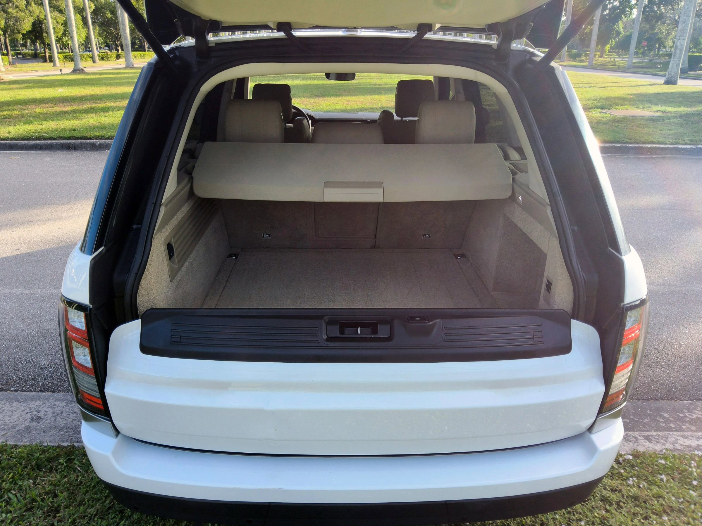 Used 2017 Land Rover Range Rover Supercharged image 48