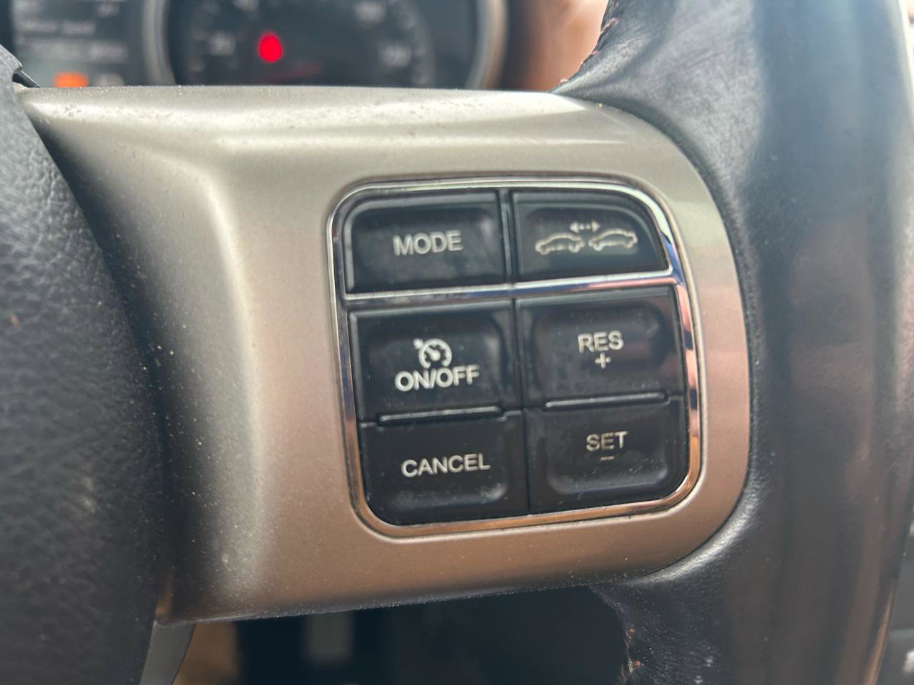 Used 2011 Jeep Grand Cherokee Overland Summit image 20