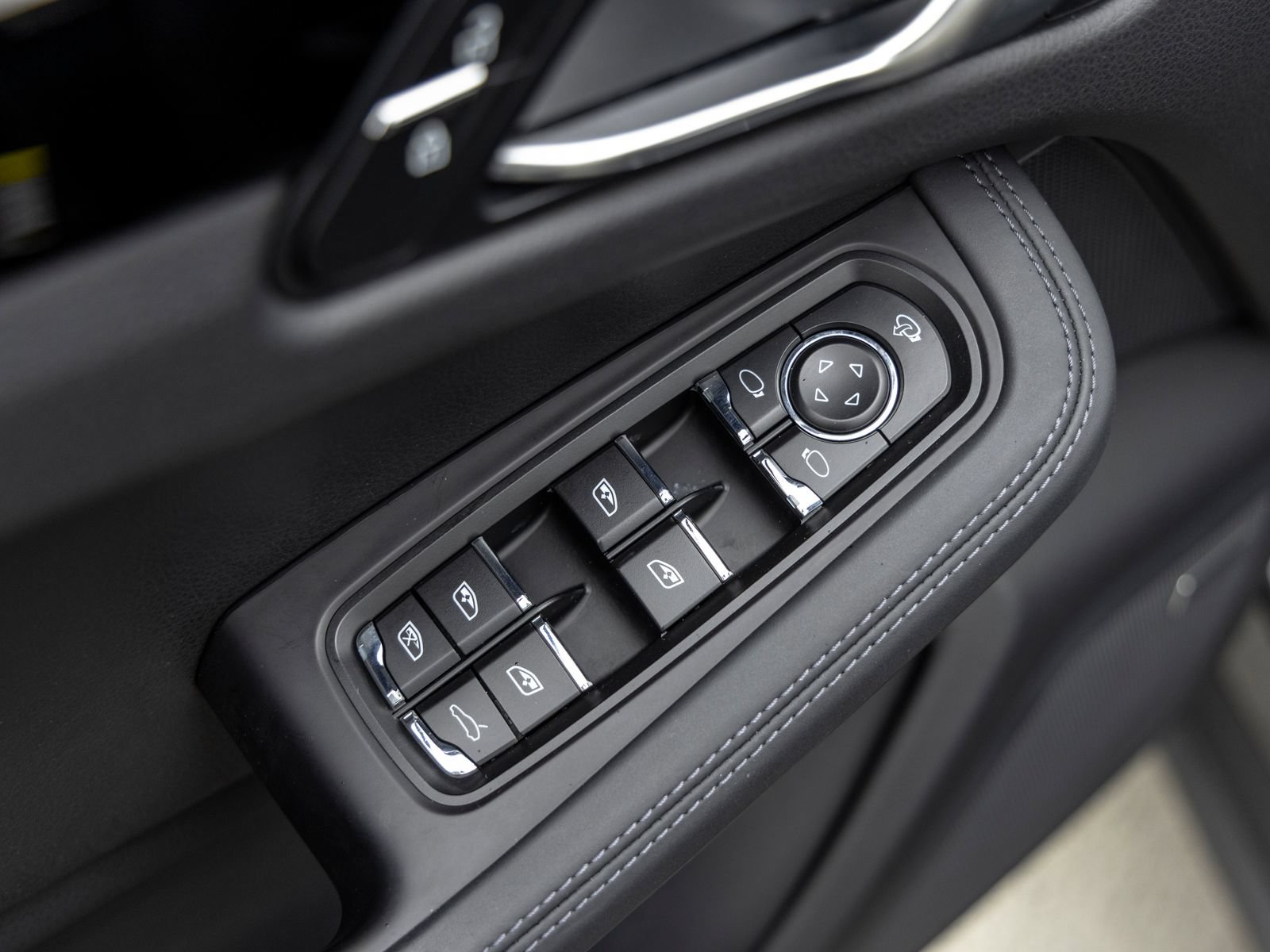 Certified 2022 Porsche Macan AWD/4WD image 23