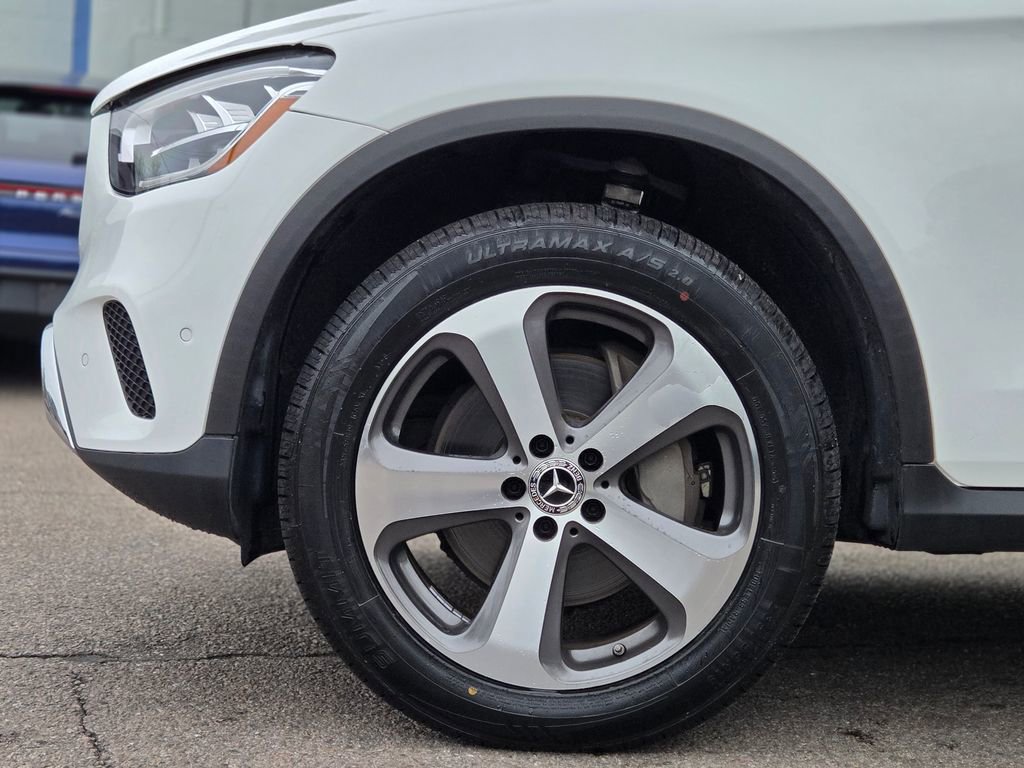Used 2022 Mercedes-Benz GLC 300 4MATIC w/ Premium Package Lite image 11