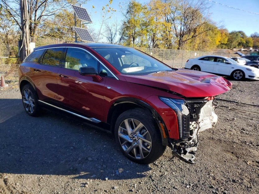 Used 2025 Cadillac Optiq Luxury 1 image 1