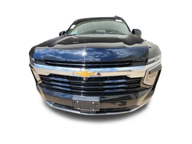 Used 2025 Chevrolet Suburban LS image 3