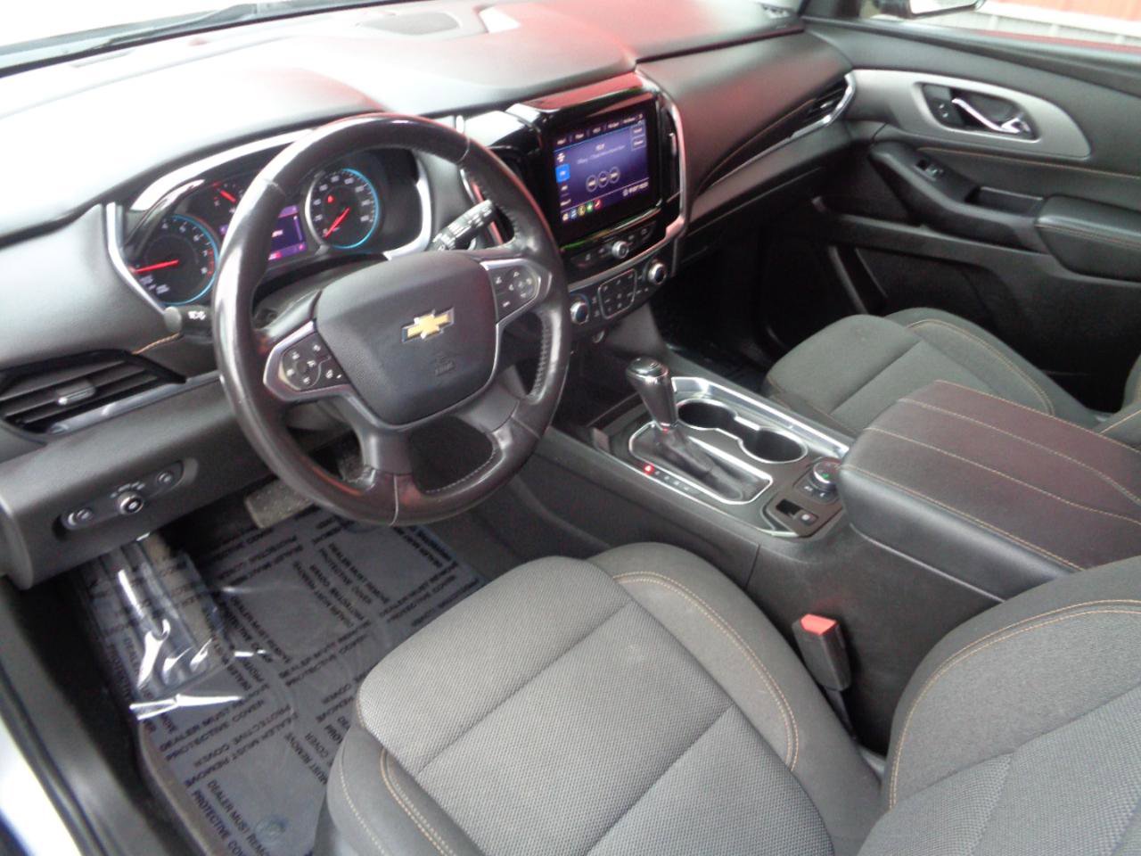 Used 2020 Chevrolet Traverse LT w/ Driver Confidence II Package image 2