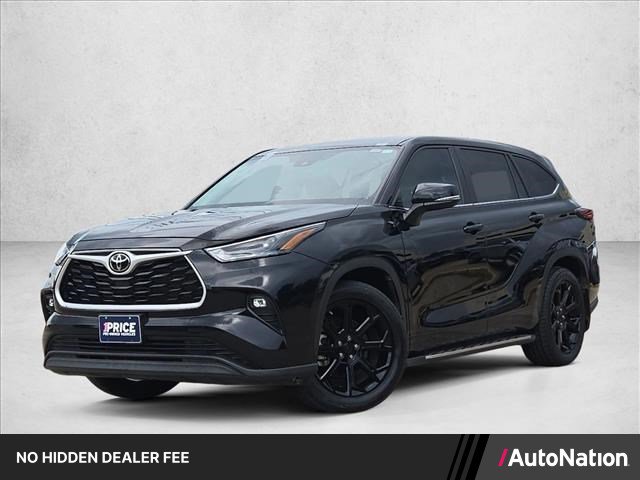 Used 2024 Toyota Highlander LE FWD image 1