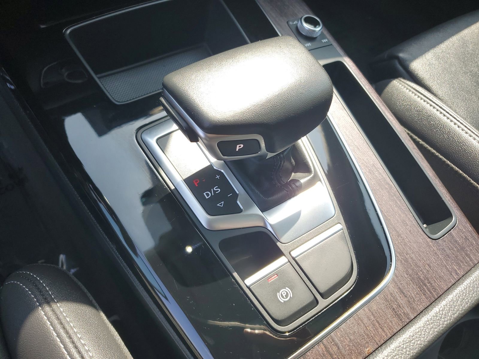 Used 2023 Audi Q5 e Premium w/ Convenience Package AWD/4WD image 27