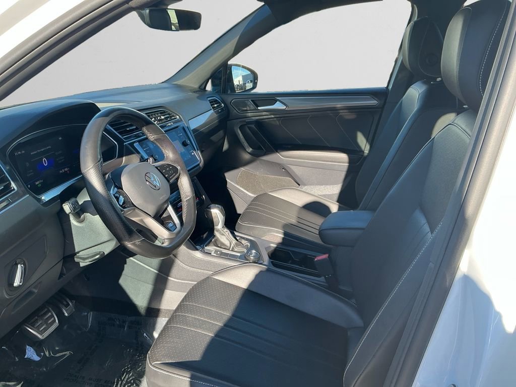 Used 2023 Volkswagen Tiguan SE R-Line image 9