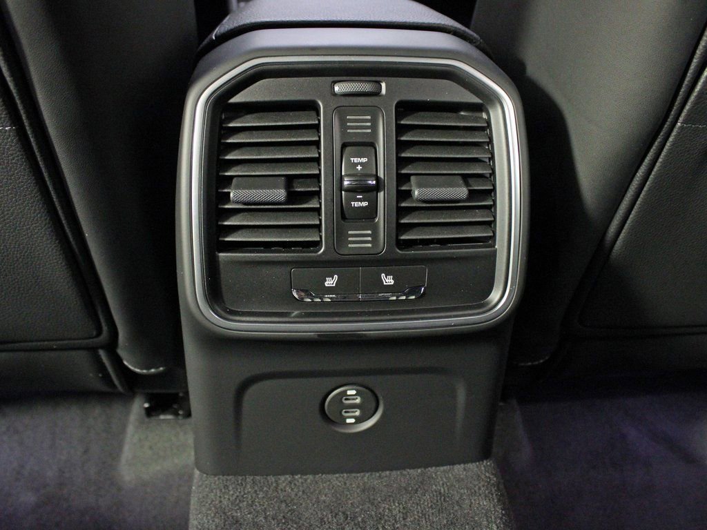 Certified 2026 Porsche Macan image 36