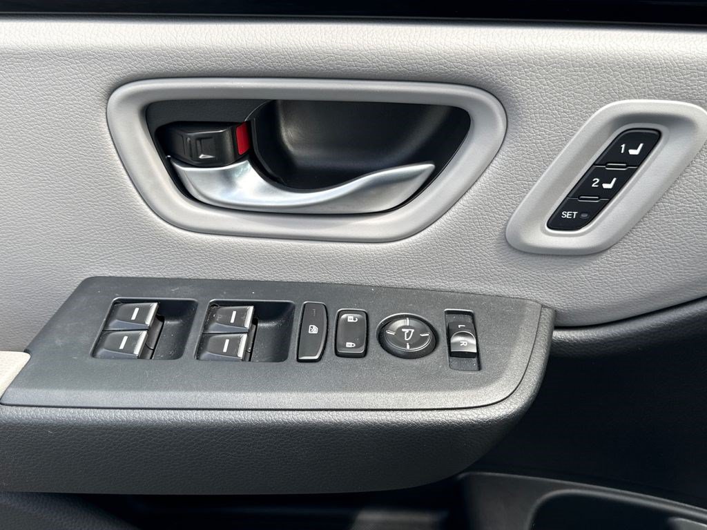 Certified 2025 Honda Pilot Touring image 23