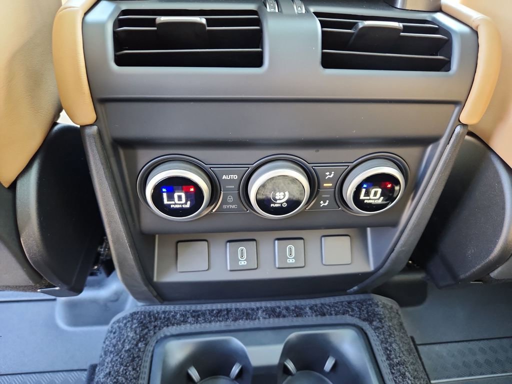 New 2026 Land Rover Defender 130 X-Dynamic SE image 25