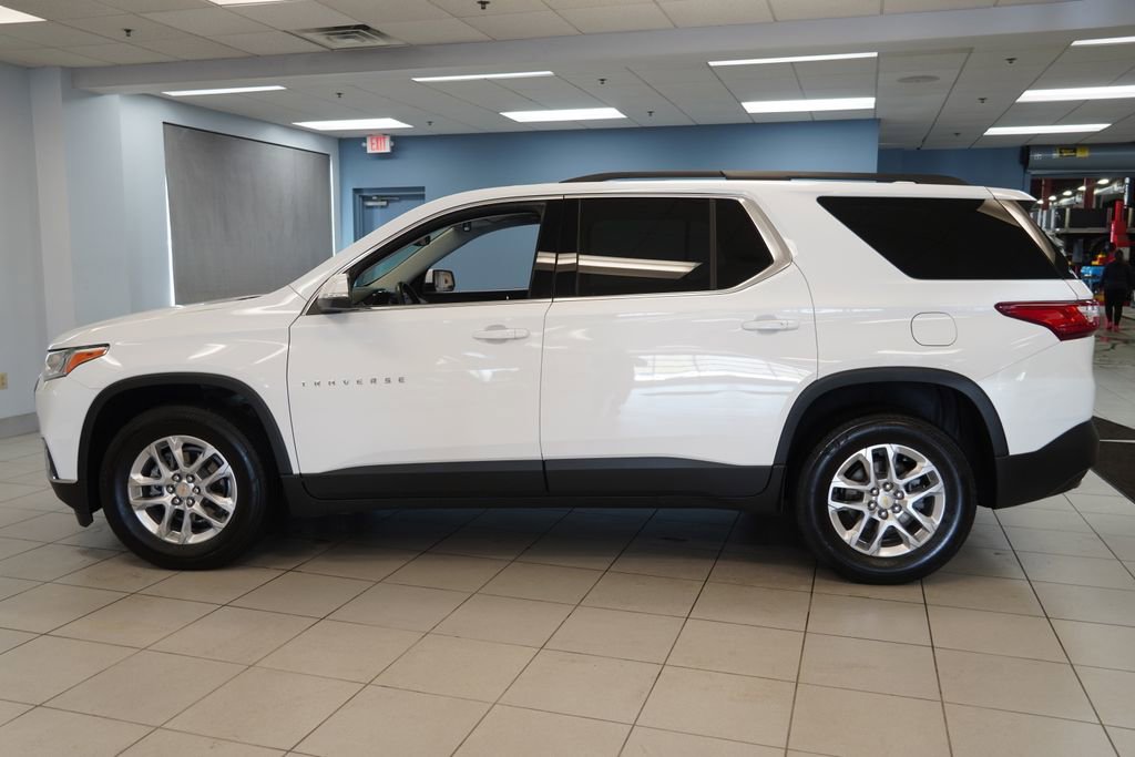 Used 2021 Chevrolet Traverse LT image 2