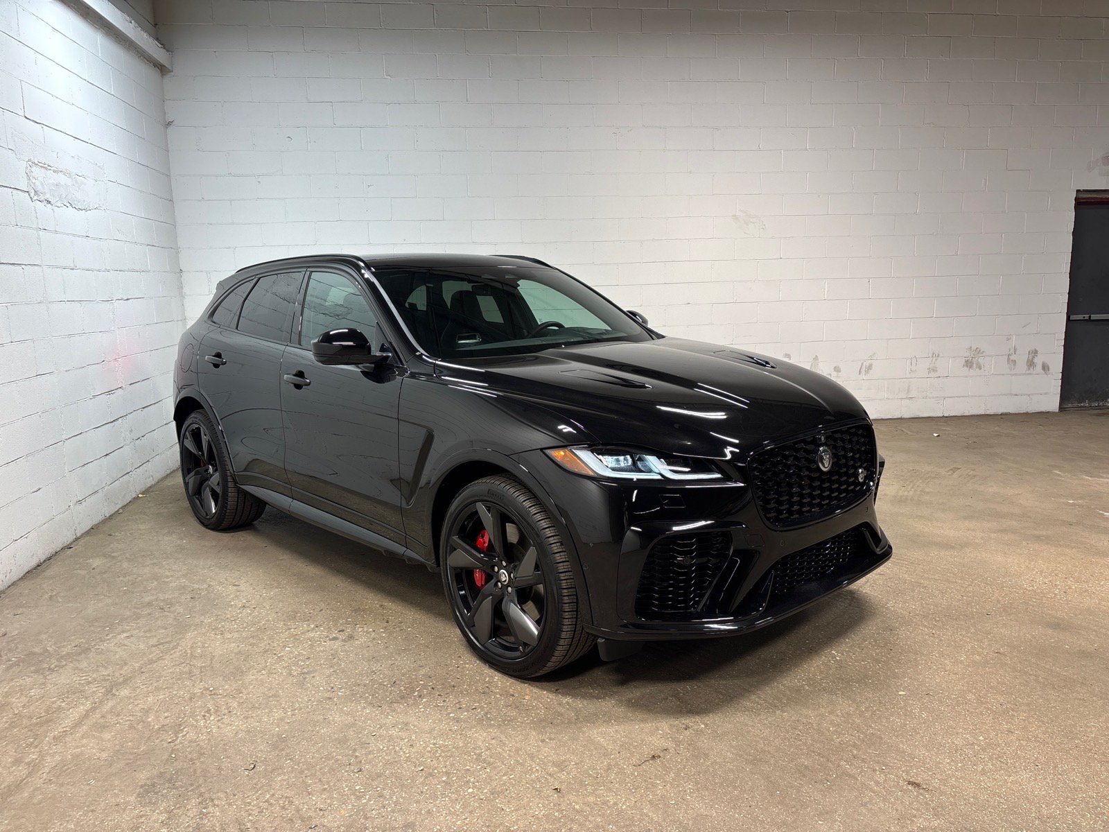 New 2026 Jaguar F-PACE SVR 575 Edition AWD/4WD image 4