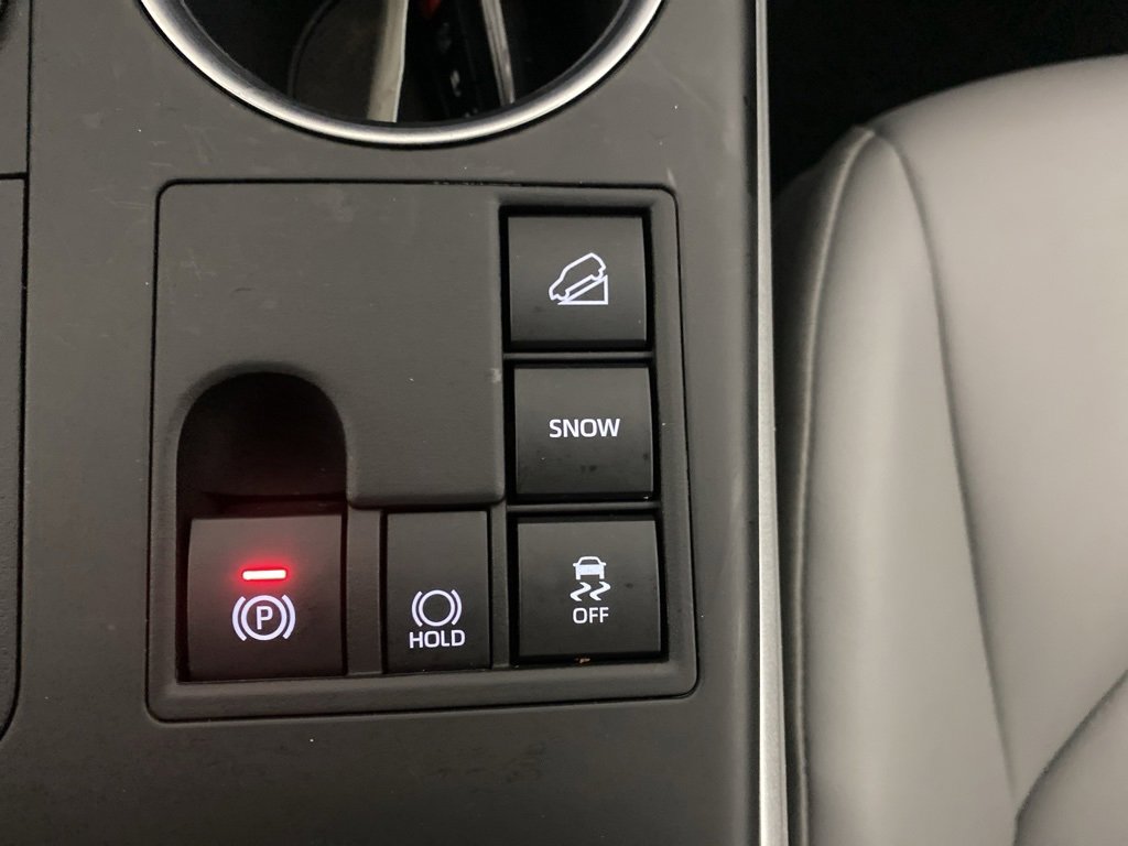 Used 2023 Toyota Highlander XLE image 22