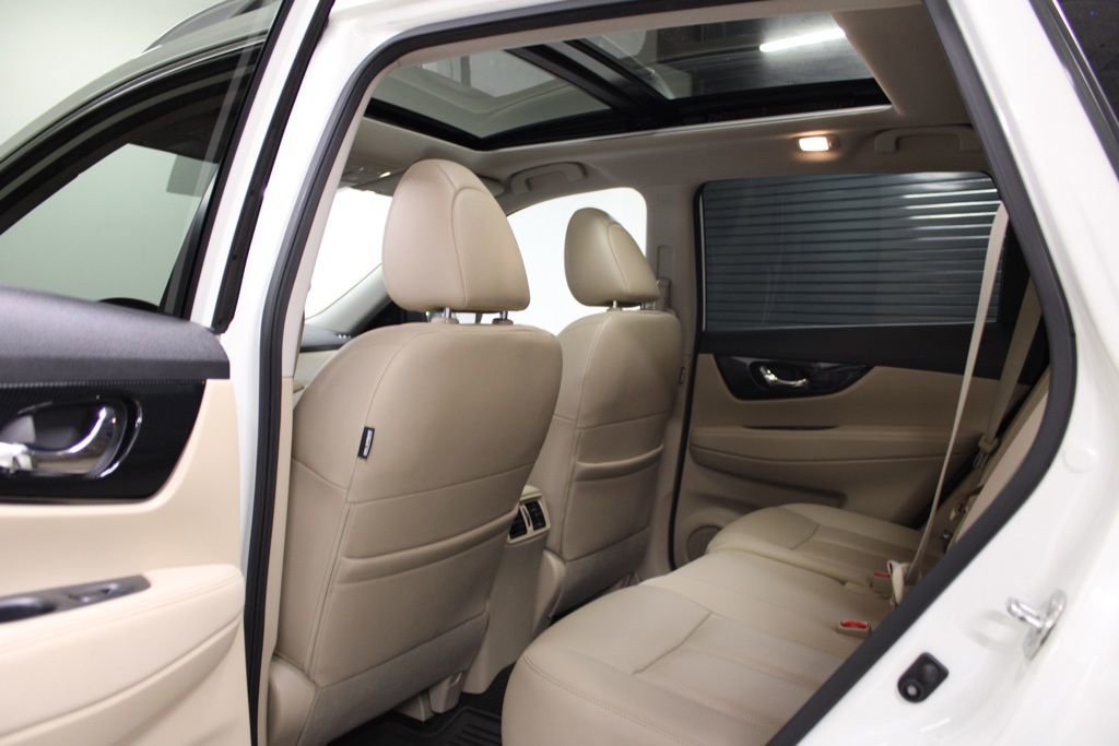 Used 2020 Nissan Rogue SL w/ Premium Package image 28