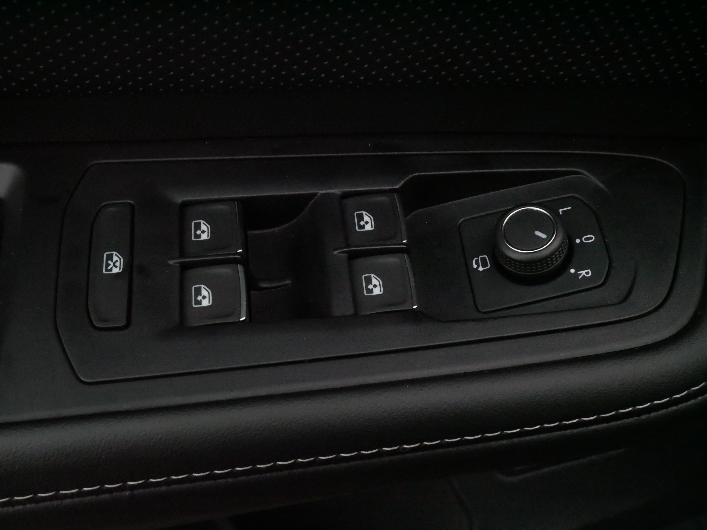 Certified 2025 Volkswagen Atlas SEL Premium R-Line AWD/4WD image 19