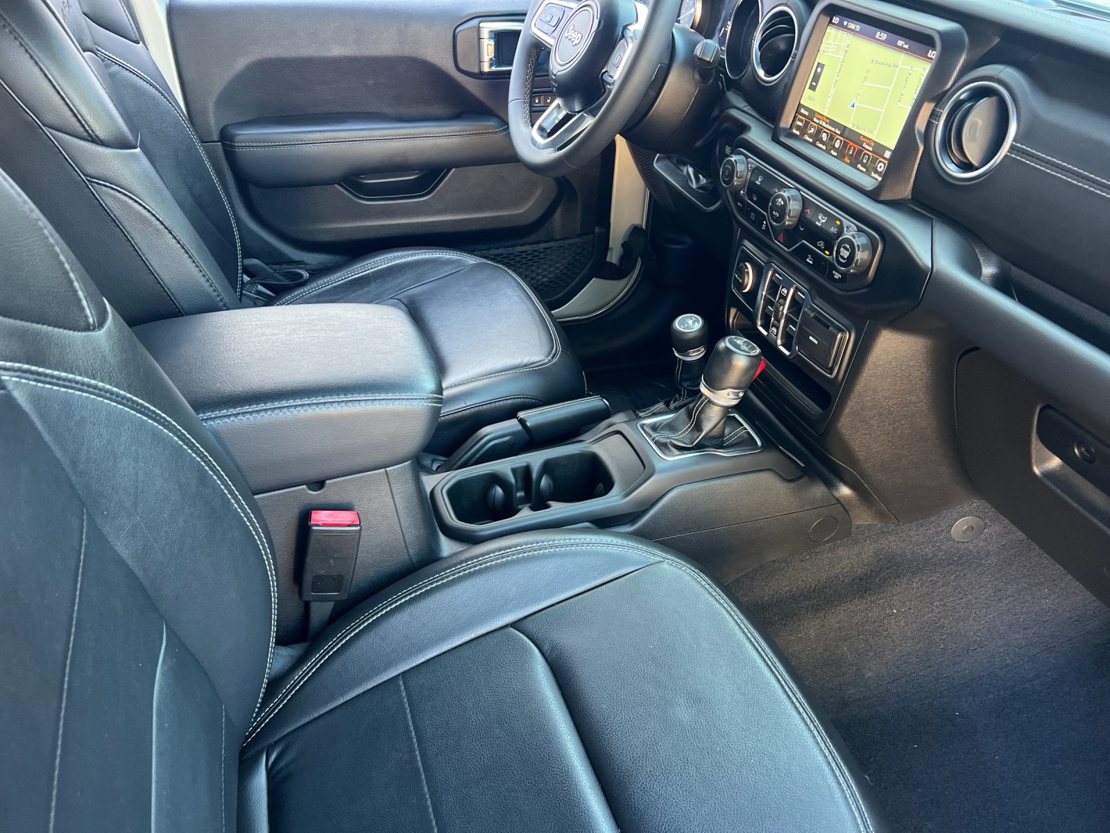 Used 2023 Jeep Wrangler Unlimited Sahara AWD/4WD image 16