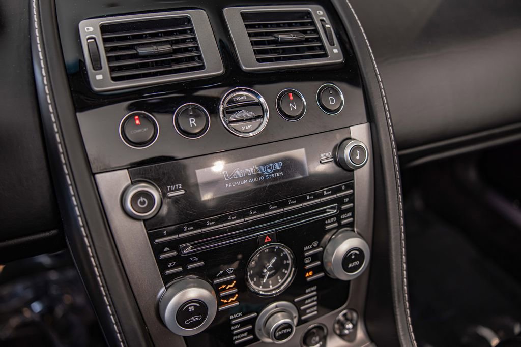 Used 2010 Aston Martin V8 Vantage Roadster RWD image 28