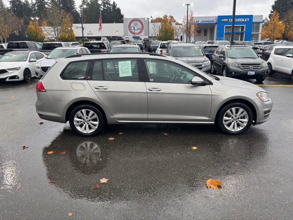 Used 2017 Volkswagen Golf S image 4