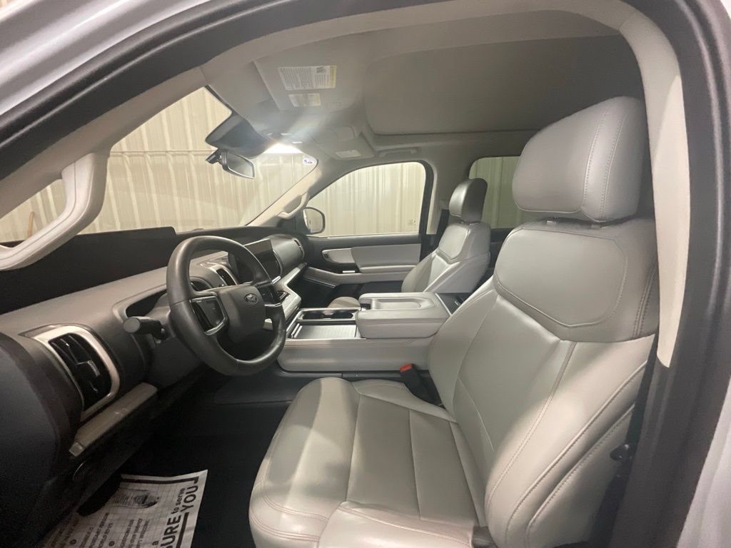 Used 2025 Ford Expedition Active AWD/4WD image 9
