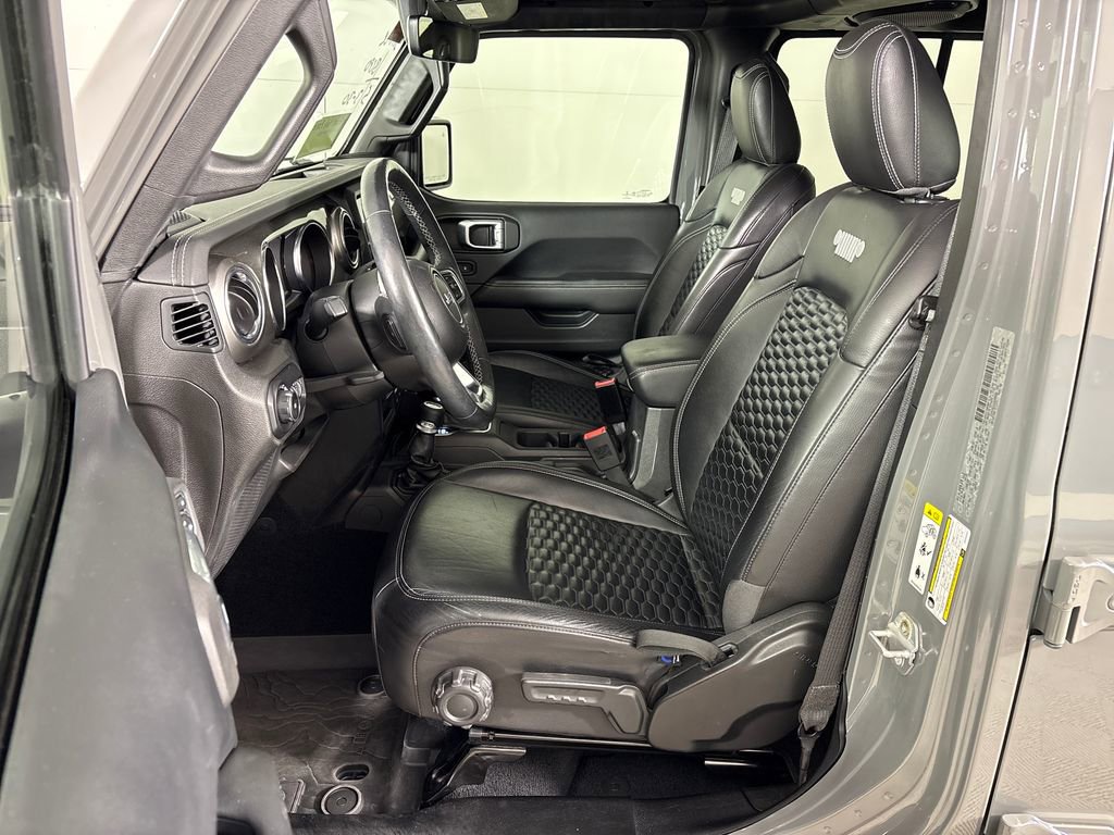 Used 2018 Jeep Wrangler Unlimited Sahara image 31