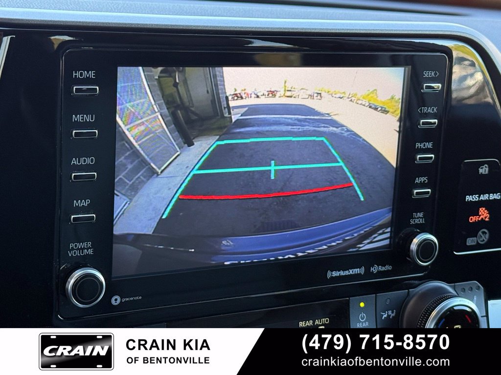 Used 2021 Toyota Highlander XLE FWD image 16