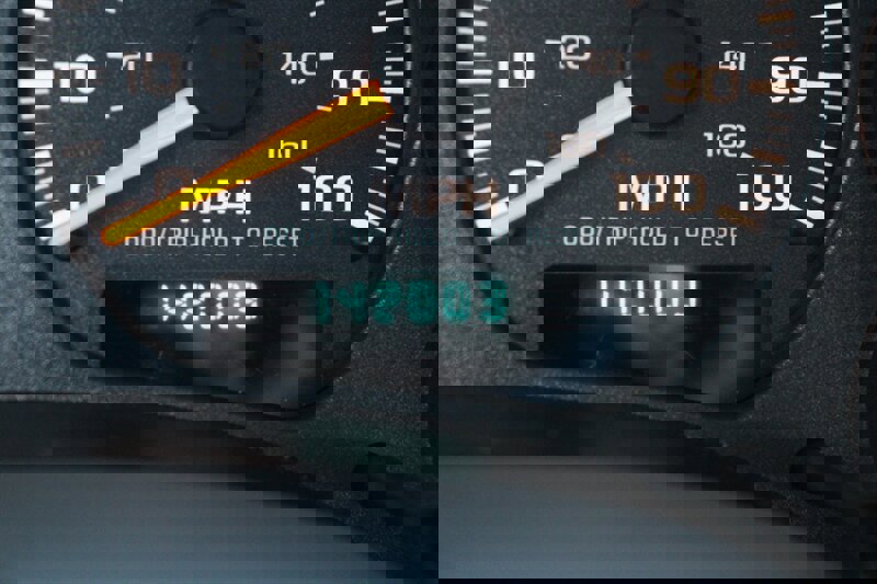 Used 2000 GMC Jimmy SLT w/ Underbody Shield Pkg image 7