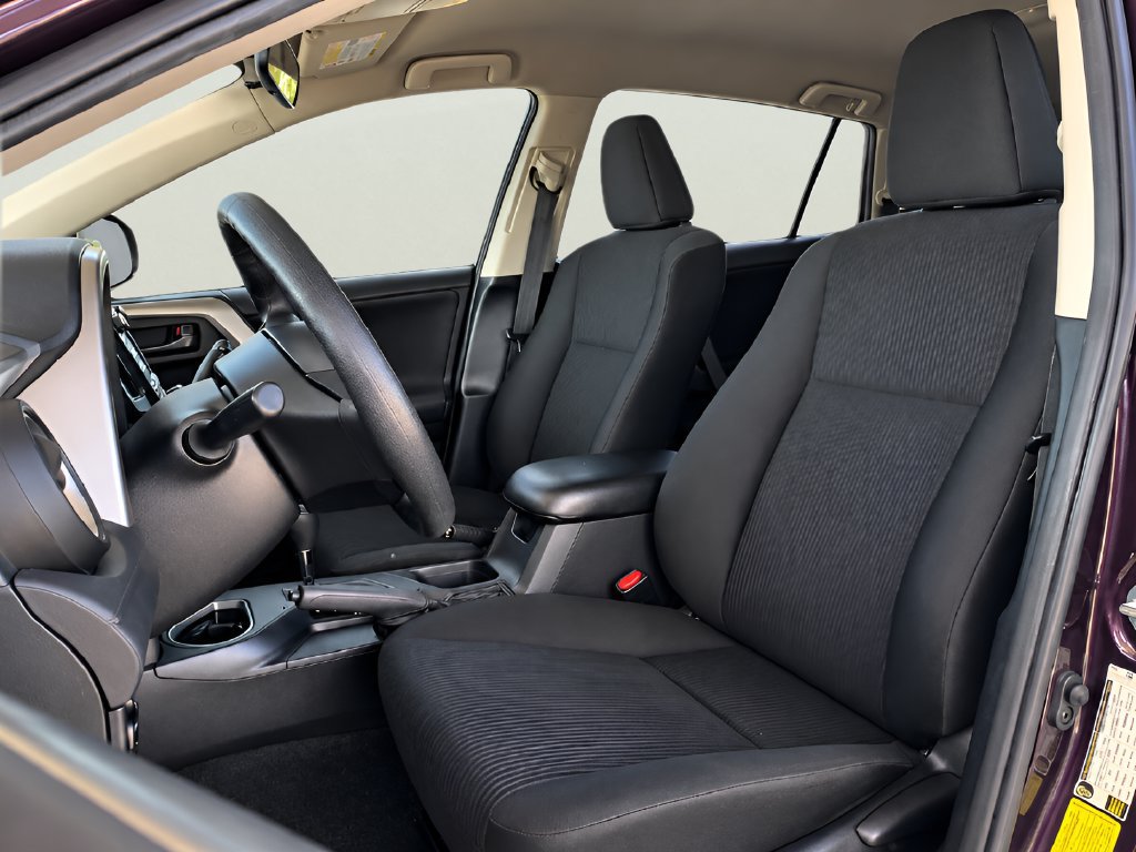 Used 2018 Toyota RAV4 LE FWD image 5