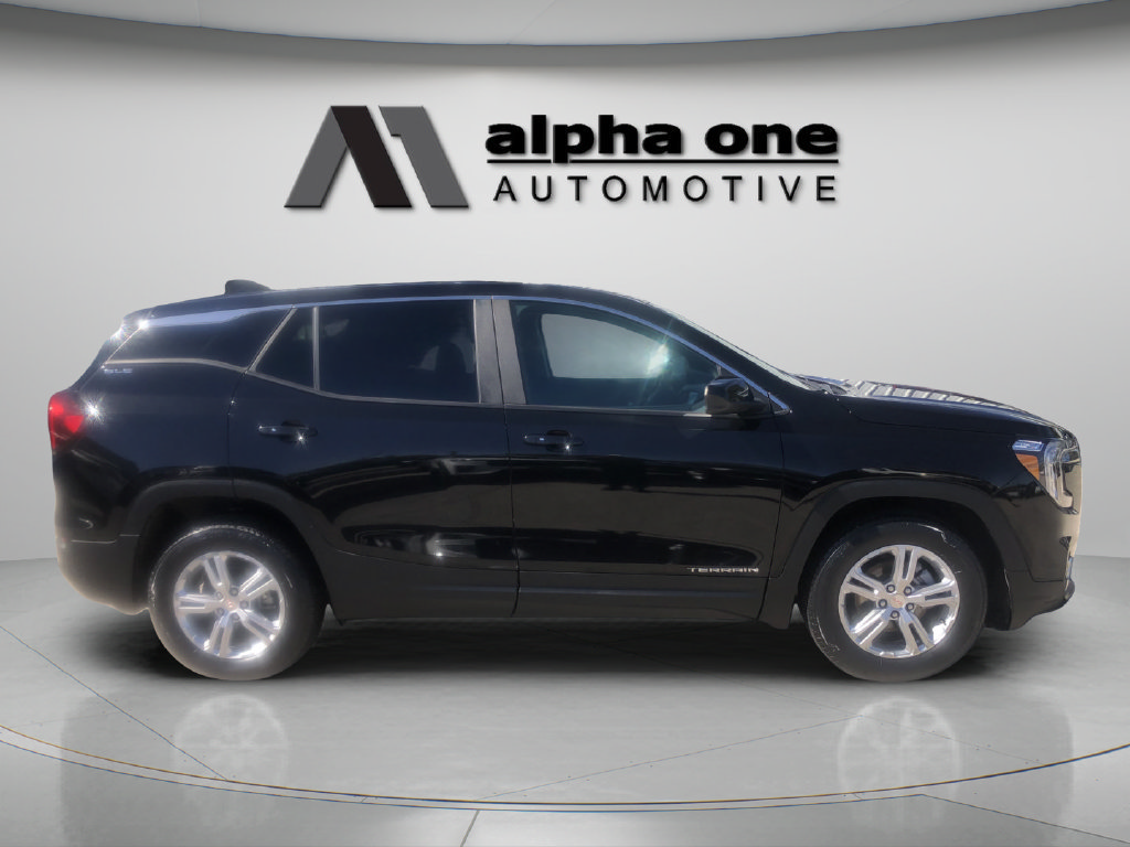 Used 2024 GMC Terrain SLE AWD/4WD image 3