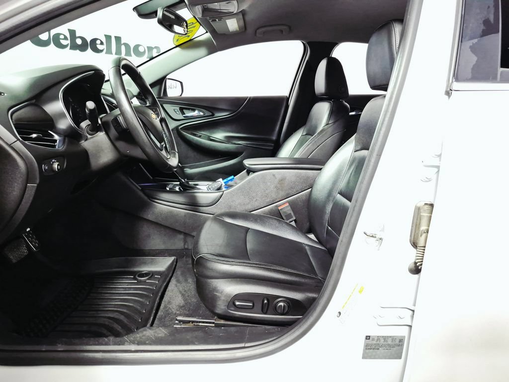 Used 2016 Chevrolet Malibu LT w/ Leather Package FWD image 9