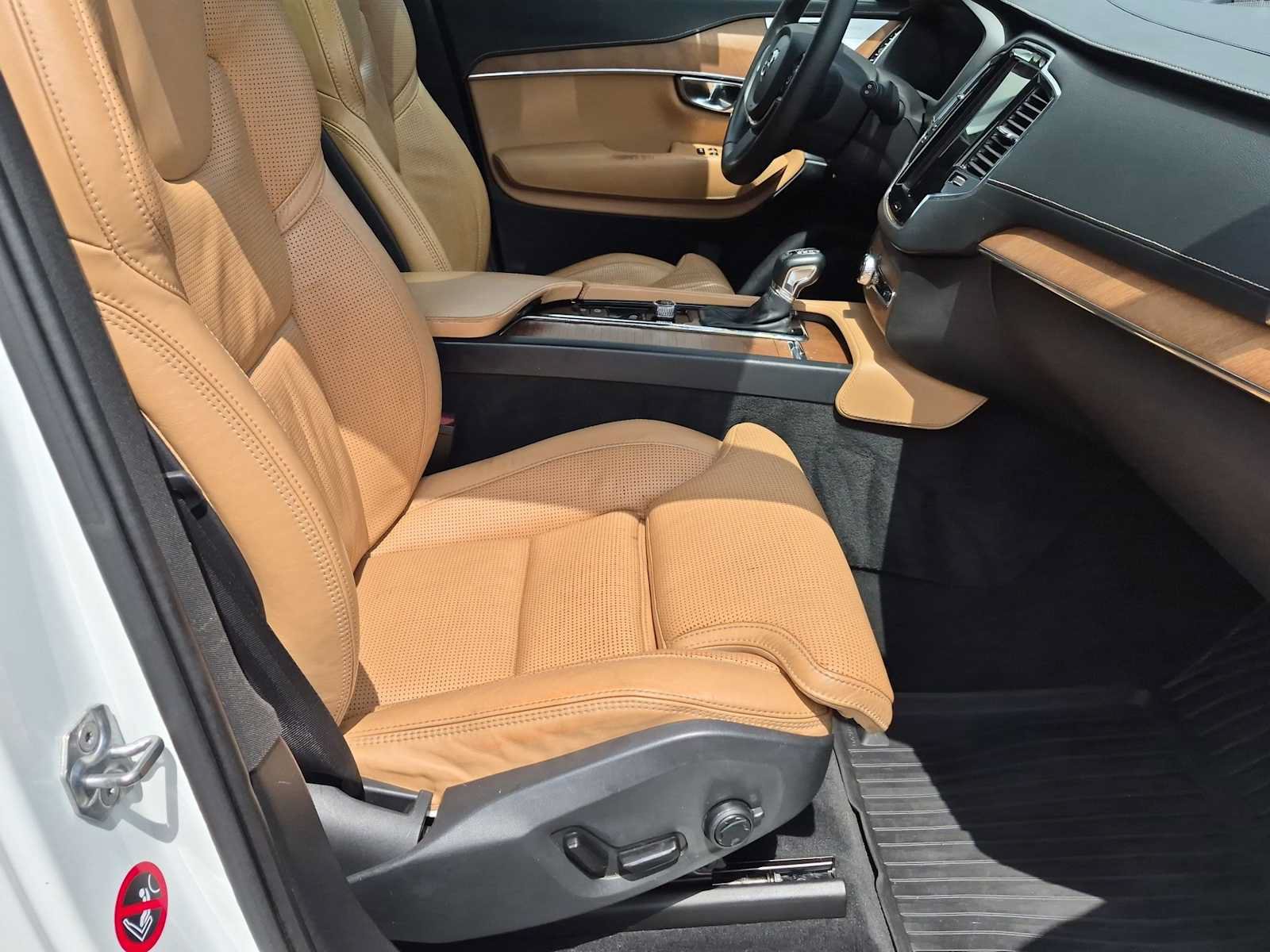 Used 2018 Volvo XC90 T6 Inscription w/ Convenience Package AWD/4WD image 24
