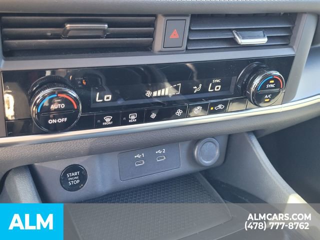 Used 2024 Nissan Rogue SV image 24