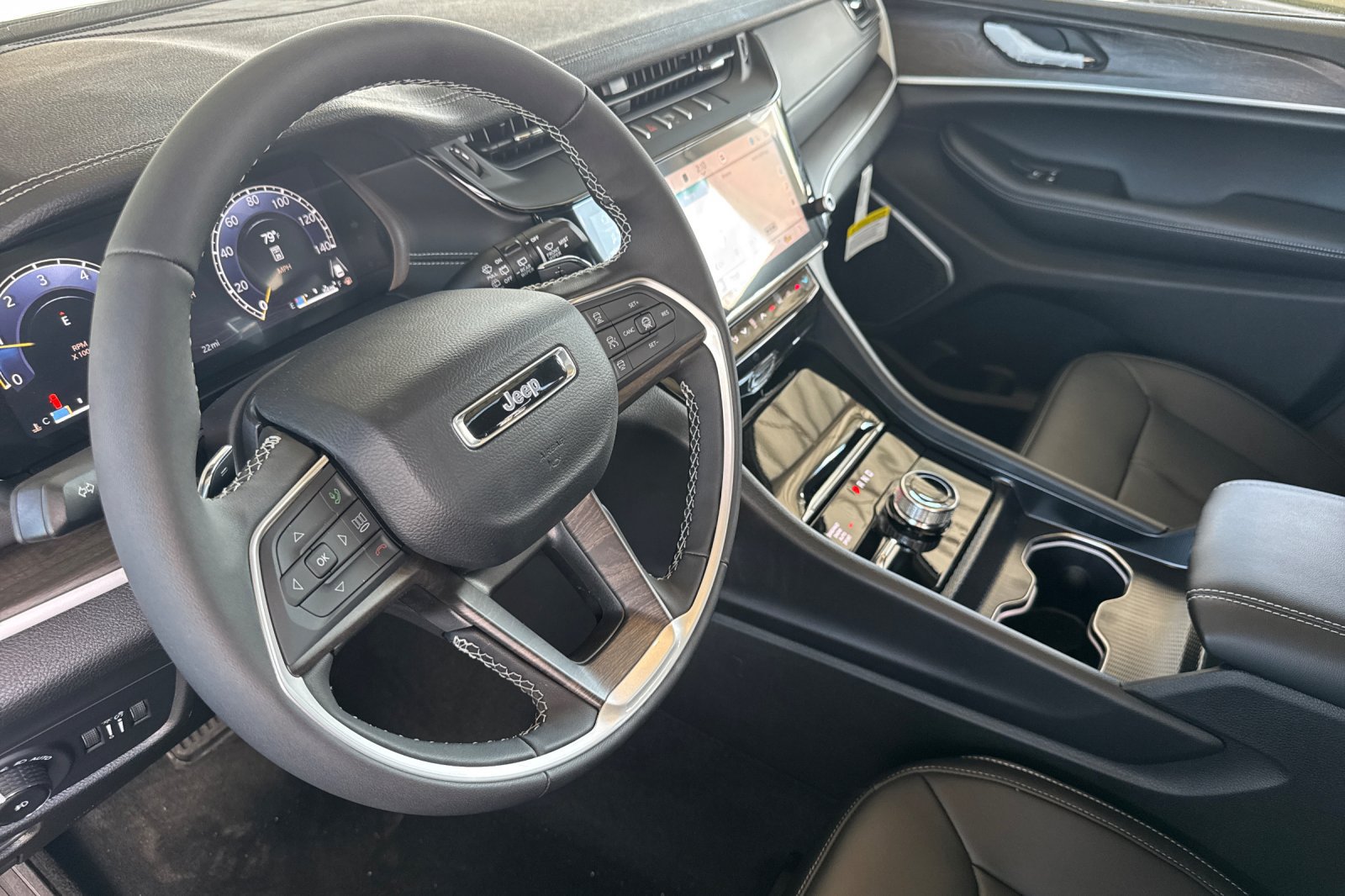 New 2026 Jeep Grand Cherokee L Limited w/ Limited Altitude Package AWD/4WD image 9