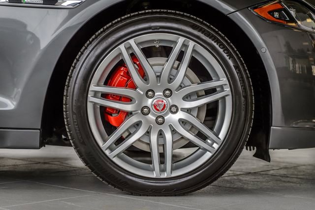 Used 2019 Jaguar XJ R-Sport image 16