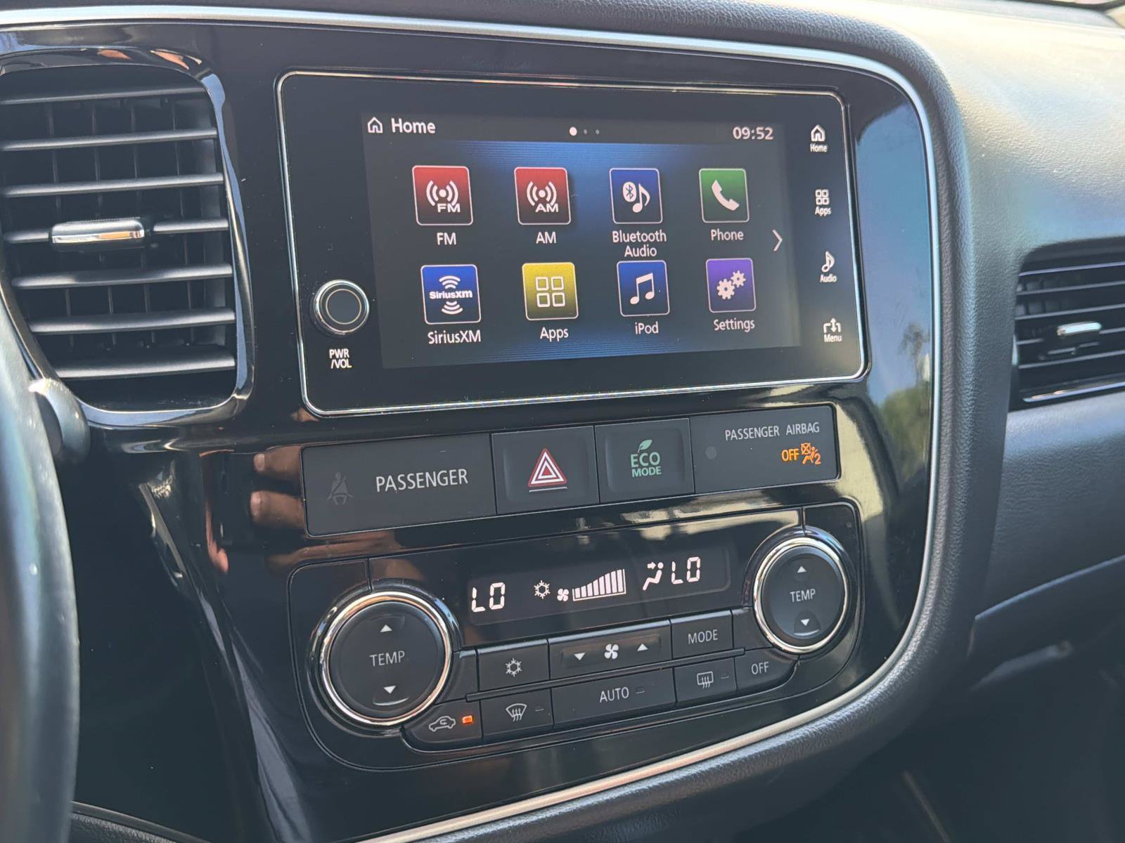 Used 2018 Mitsubishi Outlander SEL AWD/4WD image 22