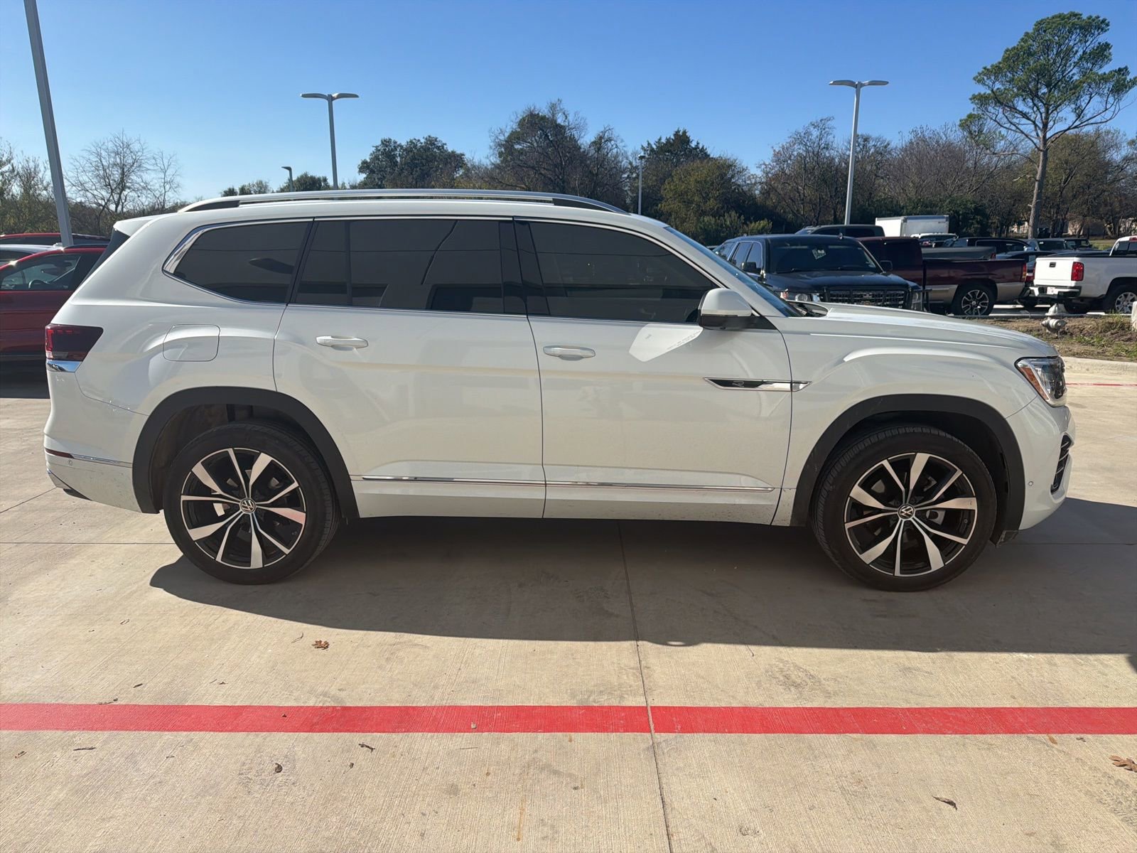 Used 2024 Volkswagen Atlas SEL Premium R-Line image 4