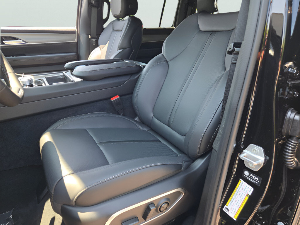 New 2026 Jeep Grand Wagoneer Limited w/ Convenience Group I AWD/4WD image 32
