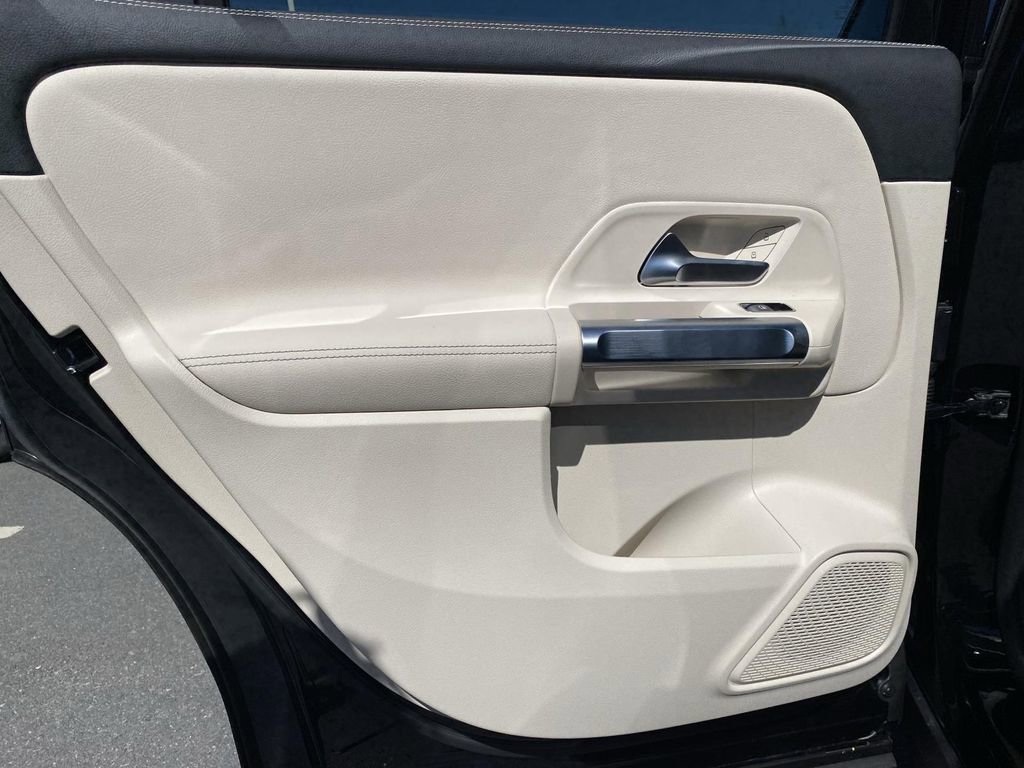 Certified 2025 Mercedes-Benz GLB 250 image 12