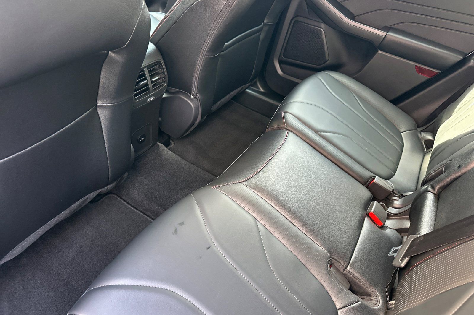 Used 2025 Ford Escape ST-Line Elite w/ Premium Technology Package image 16