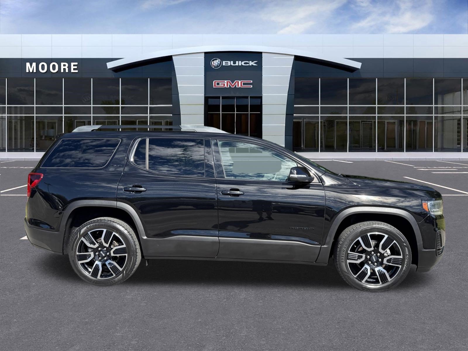 Used 2021 GMC Acadia SLE w/ Driver Convenience Package FWD image 2