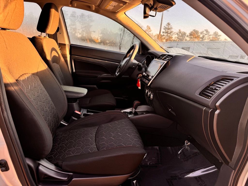 Used 2025 Mitsubishi Outlander Sport LE image 25