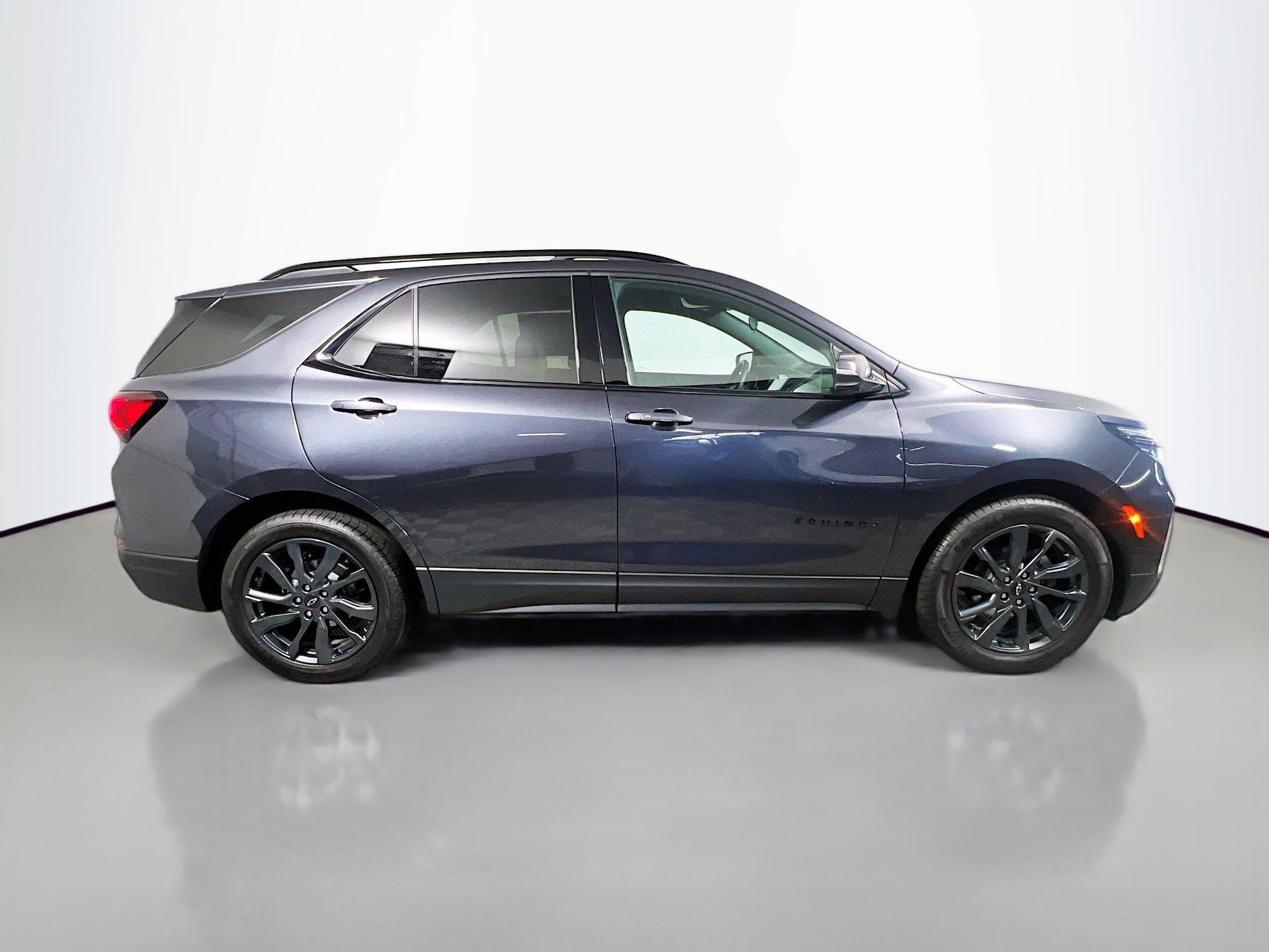 Used 2023 Chevrolet Equinox RS w/ RS Leather Package FWD image 3