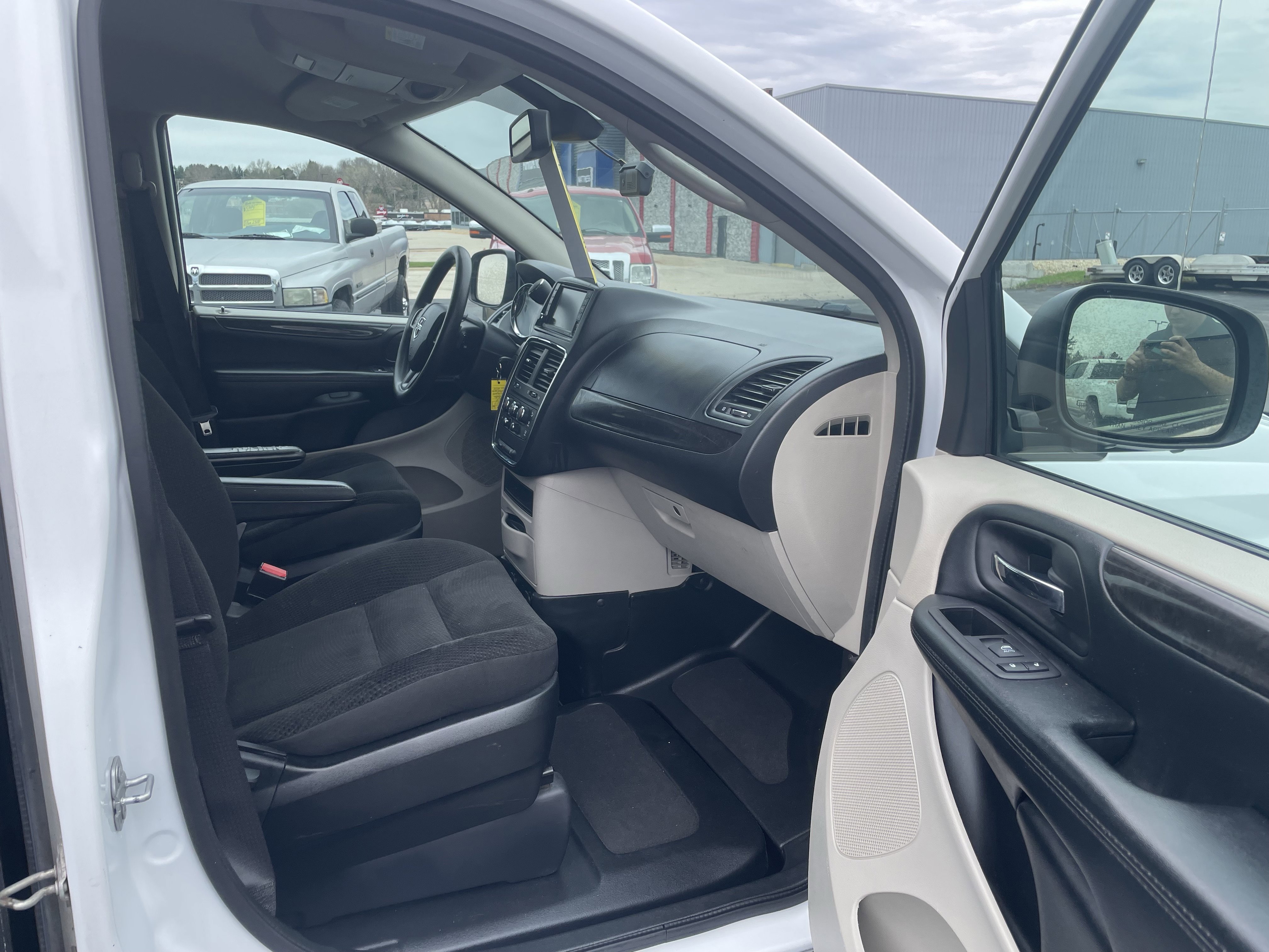 Used 2019 Dodge Grand Caravan SE FWD image 26