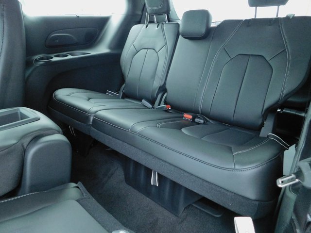 New 2025 Chrysler Pacifica Select w/ Uconnect Theater Family Group image 22