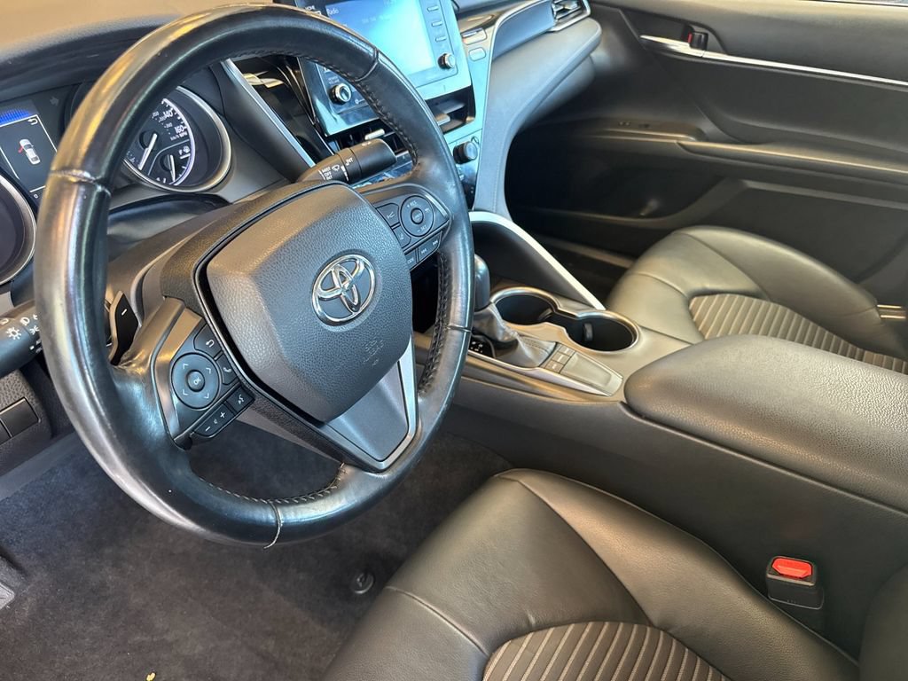 Used 2022 Toyota Camry SE w/ Carpet Mat Package (TMS) FWD image 11
